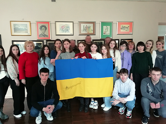Благодійний ярмарок та прапор від Валерія Залужного Благодійний ярмарок та прапор від Валерія Залужного