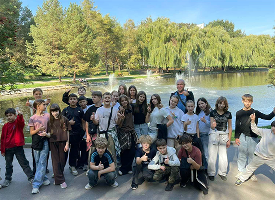 Як шестикласники осінні миттєвості ловили! Як шестикласники осінні миттєвості ловили!